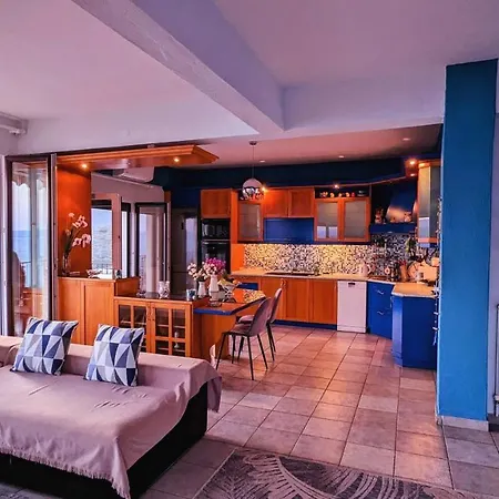 Bellevue - Panoramic Seaview Penthouse Apartment *